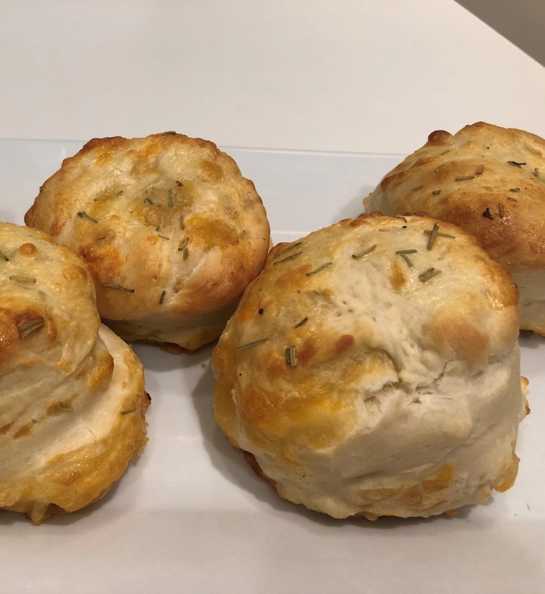 english-cheddar-and-rosemary-scones-4-pack